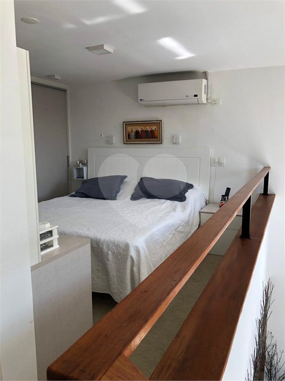 Casa à venda com 9 quartos, sendo 8 suítes, no condomínio Village Elisabete, Rio de Janeiro - RJ