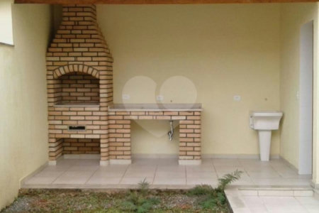 Casa à venda com 3 quartos, sendo 1 suíte,  em Vila Nivi, São Paulo, SP