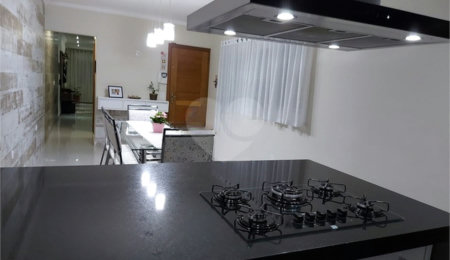 Sobrado à venda com 3 quartos, sendo 1 suíte,  em Vila Laís, São Paulo, SP