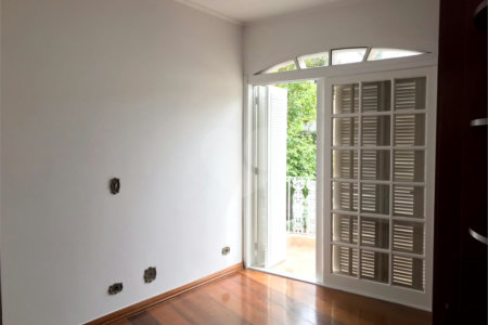 Sobrado à venda com 4 quartos, sendo 3 suítes, em Alto da Boa Vista, São Paulo, SP
