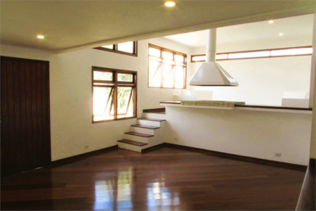 Casa para alugar com 4 quartos, sendo 2 suítes, em Cidade São Francisco, São Paulo, SP