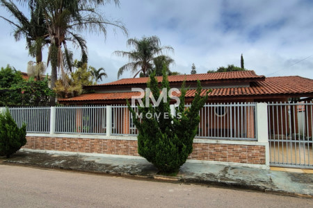 Casa à venda com 4 quartos, sendo 1 suíte,  em Villarejo Sopé da Serra (Vilarejo), Cabreúva, SP