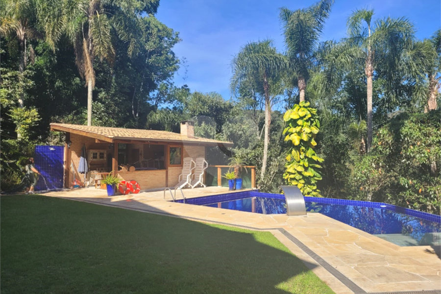 Casa à venda com 3 quartos, sendo 1 suíte,  no condomínio Residencial Bosque da Serra, Mairiporã - SP