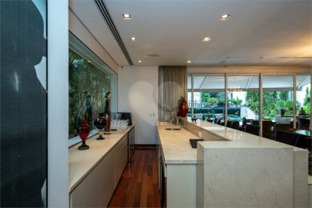Casa à venda com 5 suítes em Jardim Cordeiro, São Paulo, SP
