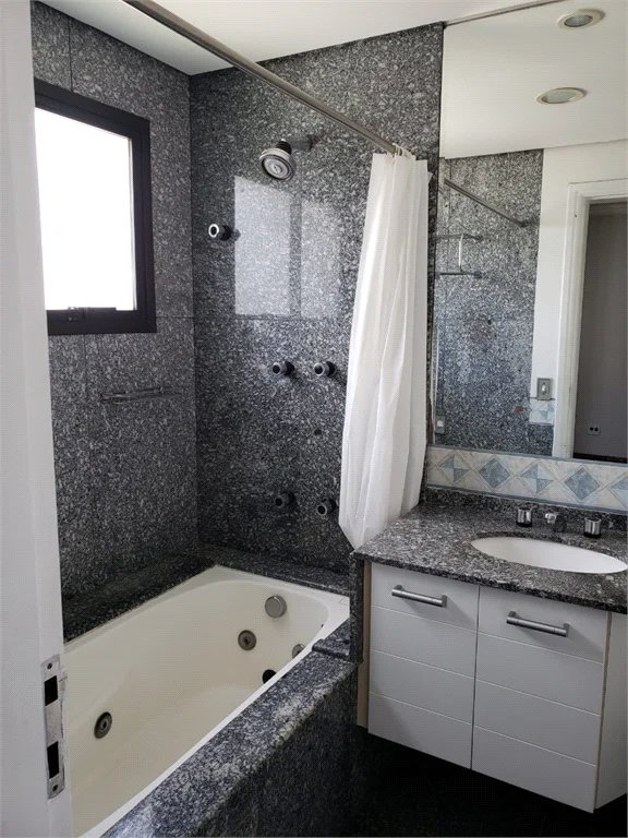 Apartamento à venda com 4 quartos, sendo 2 suítes,  em Vila Andrade, São Paulo, SP