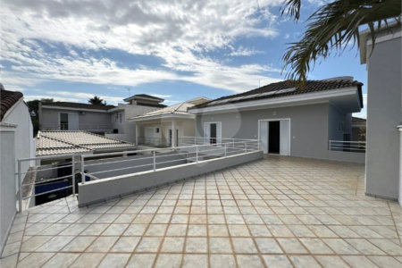 Casa à venda com 5 quartos, sendo 3 suítes, no condomínio Granja Olga III, Sorocaba - SP
