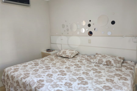 Casa à venda com 4 quartos, sendo 2 suítes, no condomínio Residencial Jardim das Palmeiras, Vinhedo - SP