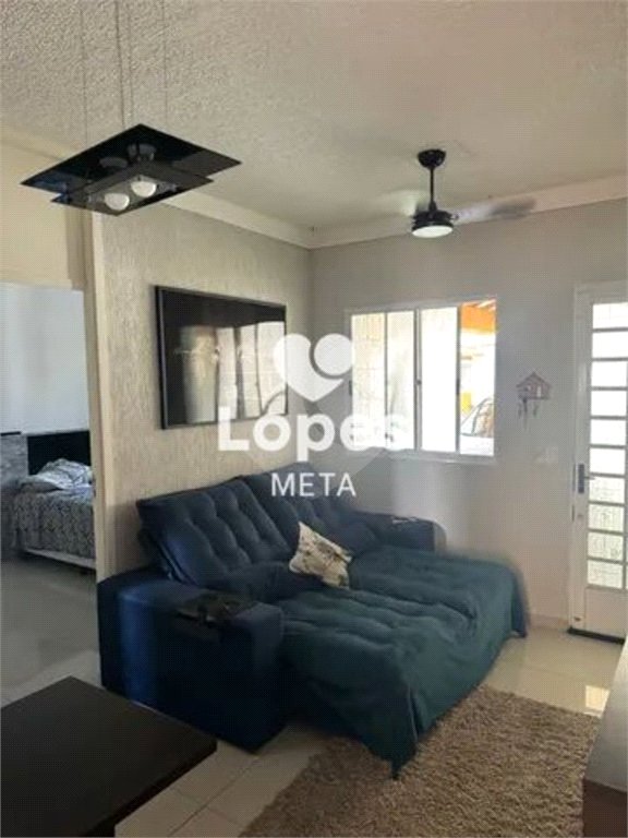 Casa à venda com 2 quartos, sendo 1 suíte, no condomínio Residencial Casa Bella, Jacareí - SP