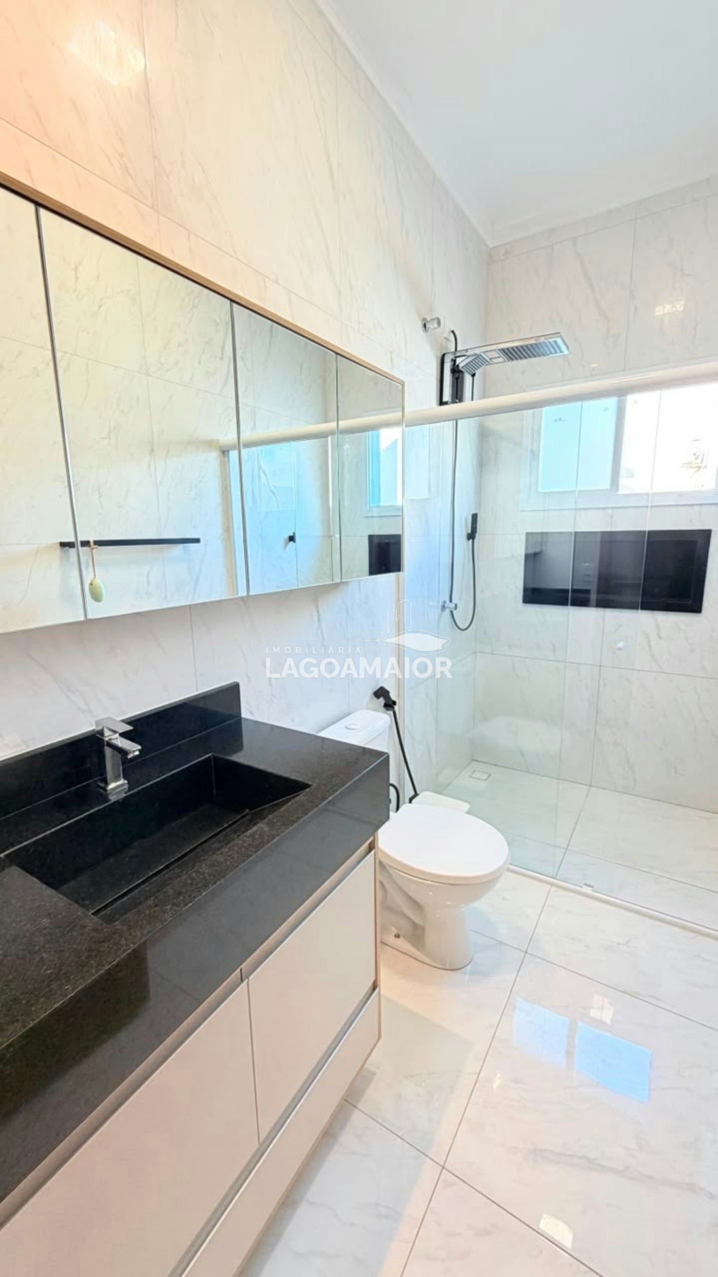 Casa à venda com 3 quartos, sendo 2 suítes, em Residencial Costa Leste, Três Lagoas, MS