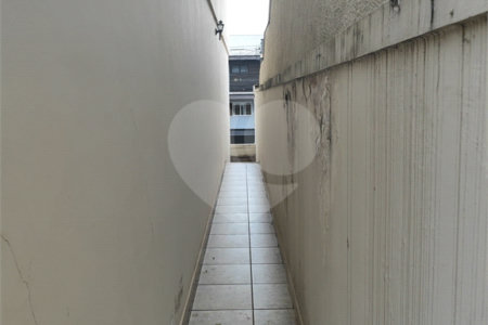 Casa à venda com 4 quartos, sendo 2 suítes, no condomínio Chácara das Rosas, São Paulo - SP