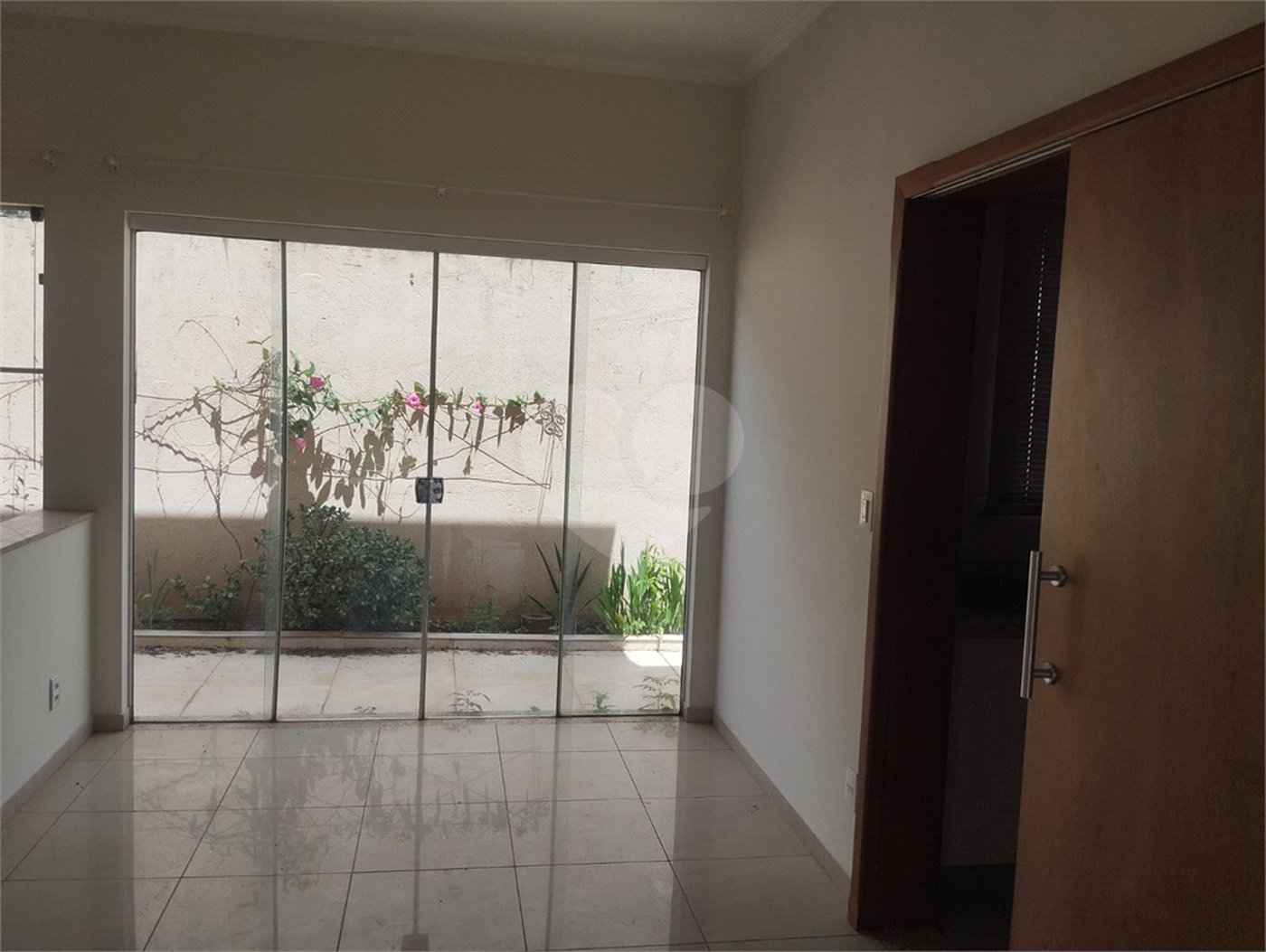Sobrado à venda com 4 quartos, sendo 3 suítes, em Altos do Jaraguá, Araraquara, SP