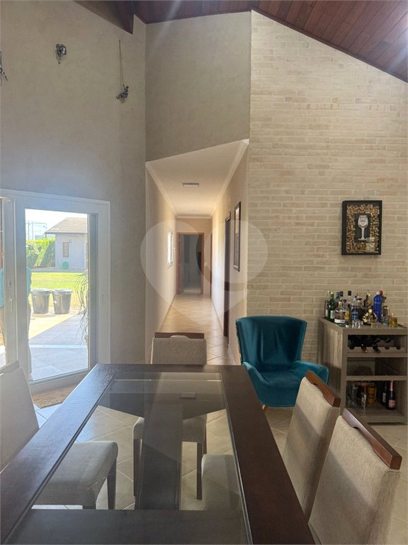 Casa à venda com 3 suítes no condomínio Terras de Mont Serrat, Salto - SP