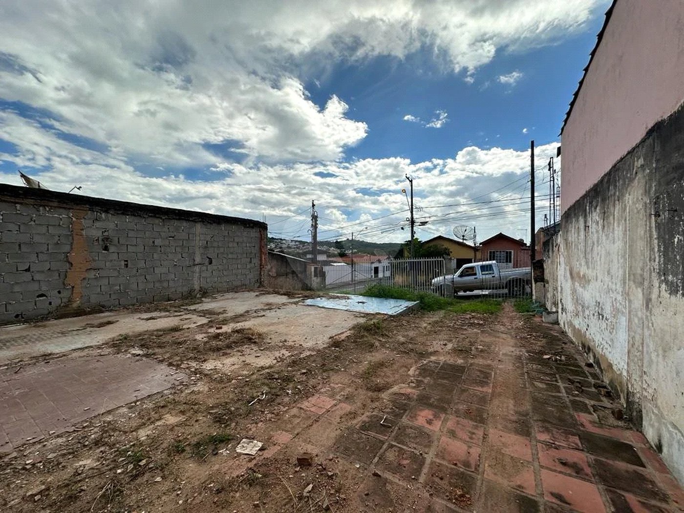 Terreno residencial com vocação comercial à venda no bairro Jaraguá. - 300 m² - 10x30 + acesso a área verde (50 m²)