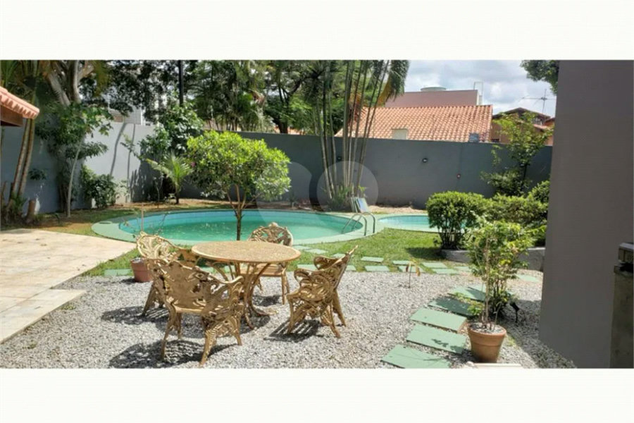 Excelente Casa a venda em Interlagos. Venha conferir.