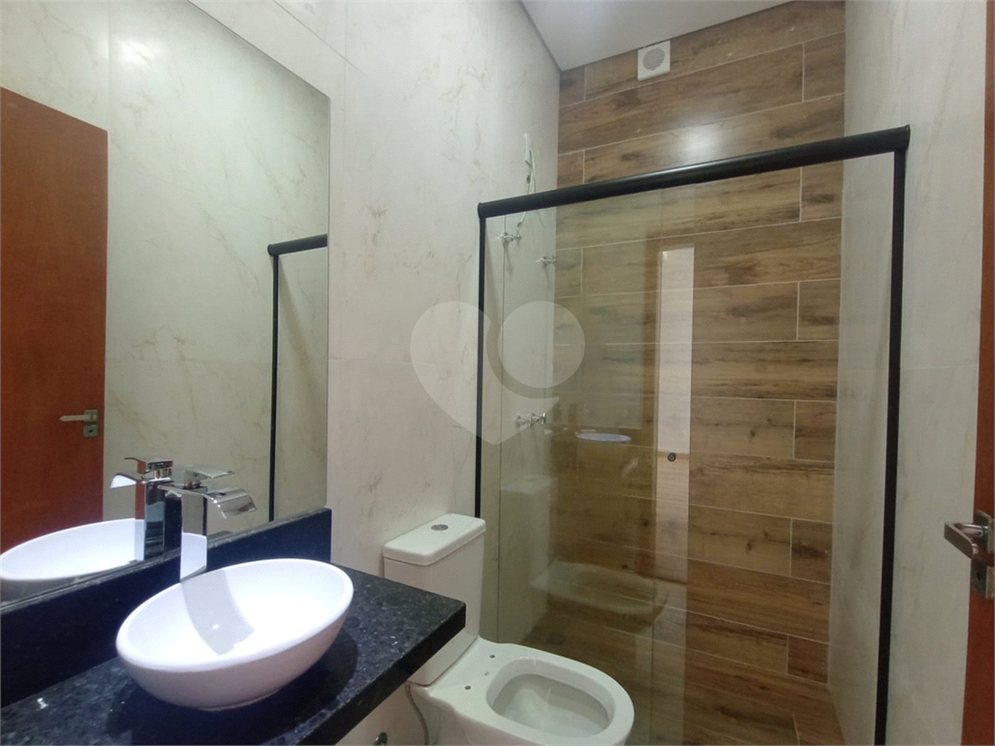 Casa à venda com 3 quartos, sendo 2 suítes, no condomínio Vila Rica, Indaiatuba - SP