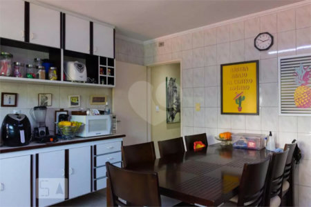 Casa à venda com 3 quartos, sendo 1 suíte, em Vila Universitária, São Paulo, SP