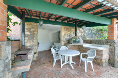 Casa à venda com 4 quartos, sendo 1 suíte, em Guarapiranga, São Paulo, SP