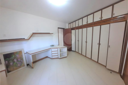Sobrado à venda com 4 quartos, sendo 2 suítes, em Granja Julieta, São Paulo, SP