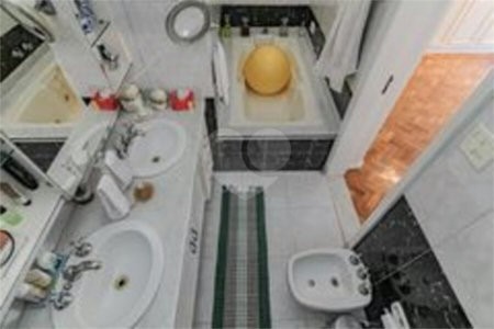 Apartamento à venda com 5 quartos, sendo 1 suíte,  em Copacabana, Rio de Janeiro, RJ