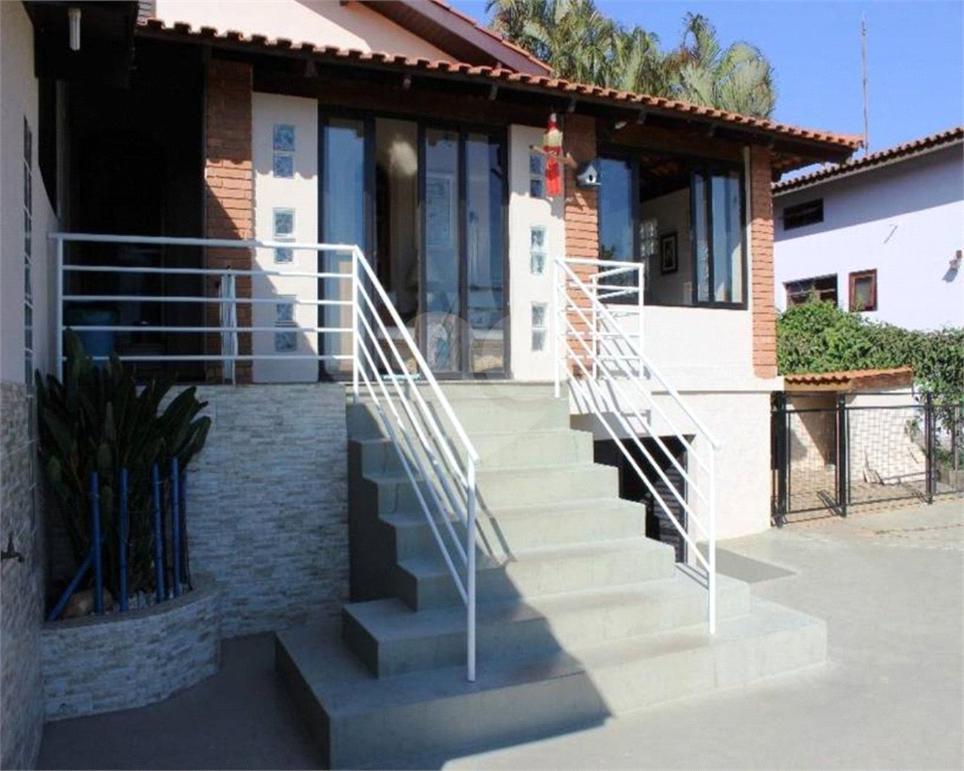 Casa à venda com 4 quartos, sendo 2 suítes, no condomínio Vinhas da Vista Alegre - Lado Sede, Vinhedo - SP