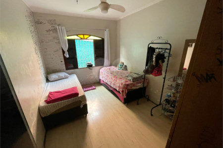 Casa à venda com 3 quartos, sendo 1 suíte, em Vila Júlia, Poá, SP