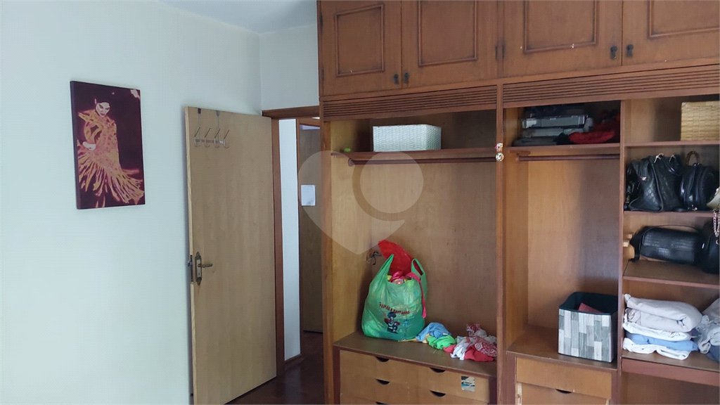 Casa à venda com 7 quartos, sendo 2 suítes, em Jardim Londrina, São Paulo, SP