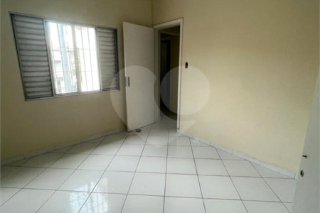 Sobrado à venda com 3 quartos, sendo 1 suíte, em Vila Vitório Mazzei, São Paulo, SP