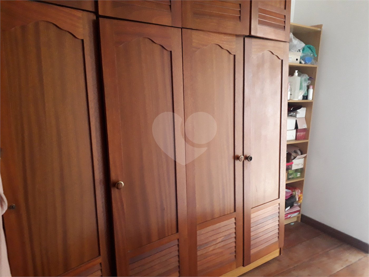 Sobrado à venda com 4 quartos, sendo 1 suíte, em Vila Constança, São Paulo, SP