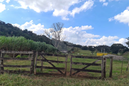 VENDA SÍTIO 48 hectares com estruura para granja, hidroponia e gado