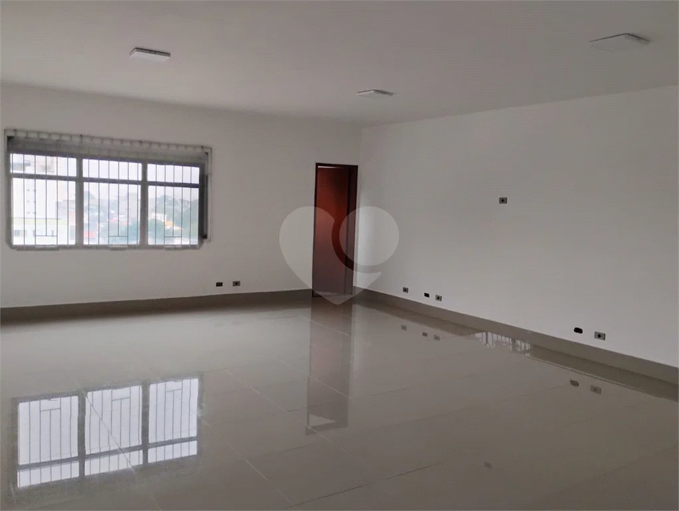 Aluga-se sala comercial na Vila Santa Catarina