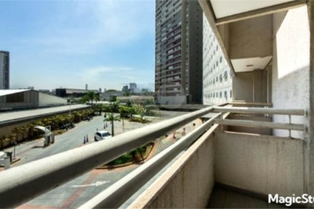 Sala comercial com 35m², 1 vaga, 1 banheiro, à venda na Barra Funda.