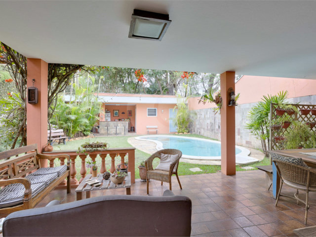 Casa à venda com 4 quartos, sendo 3 suítes,  em Jardim Marajoara, São Paulo, SP