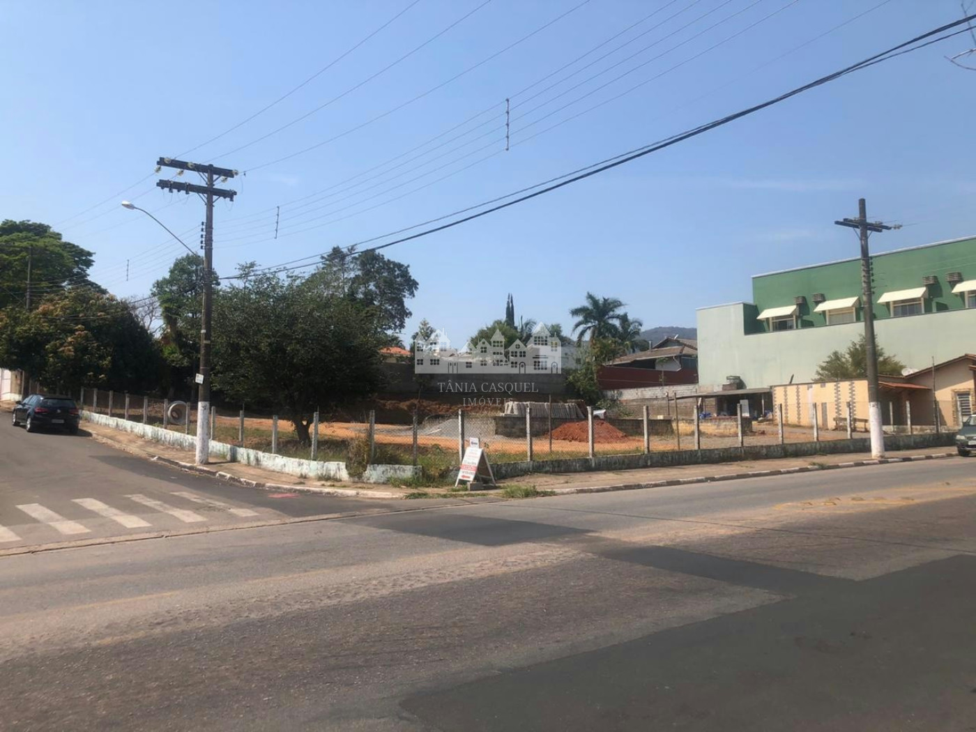 Terreno plano à venda ou locação na Alameda Lucas Nogueira Garcez – Vila Giglio, Atibaia