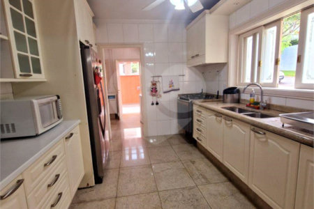 Casa à venda com 4 suítes no condomínio Estância Marambaia, Vinhedo - SP