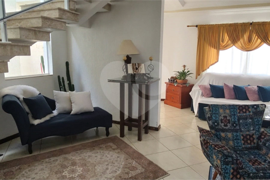 Casa à venda com 5 quartos, sendo 3 suítes,  em Capoavinha, Mairiporã, SP