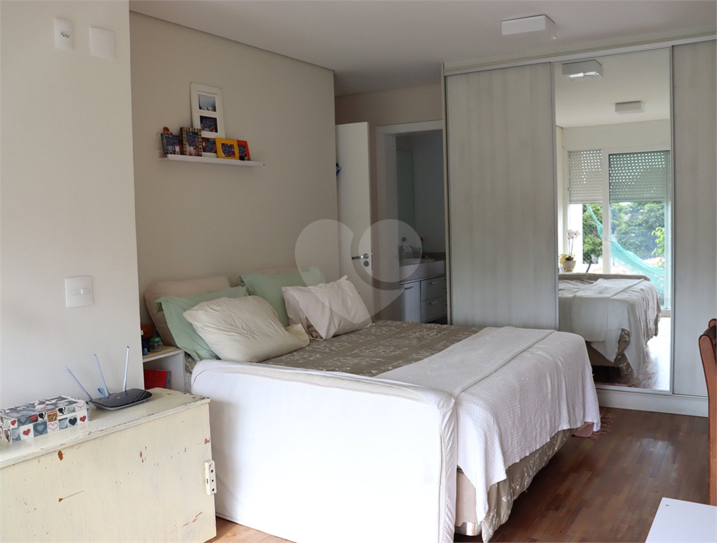 Casa Nova na Saúde c/380m2 de construção - 6 Quartos/4 suítes/4 Vagas na garagem