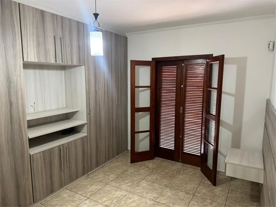 Sobrado à venda ou para alugar com 3 suítes em Vila Sônia, São Paulo, SP