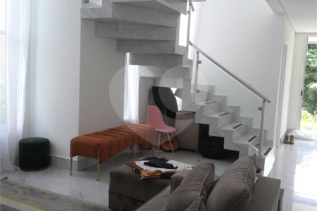 Casa à venda com 3 suítes em Moinho Velho, Cotia, SP