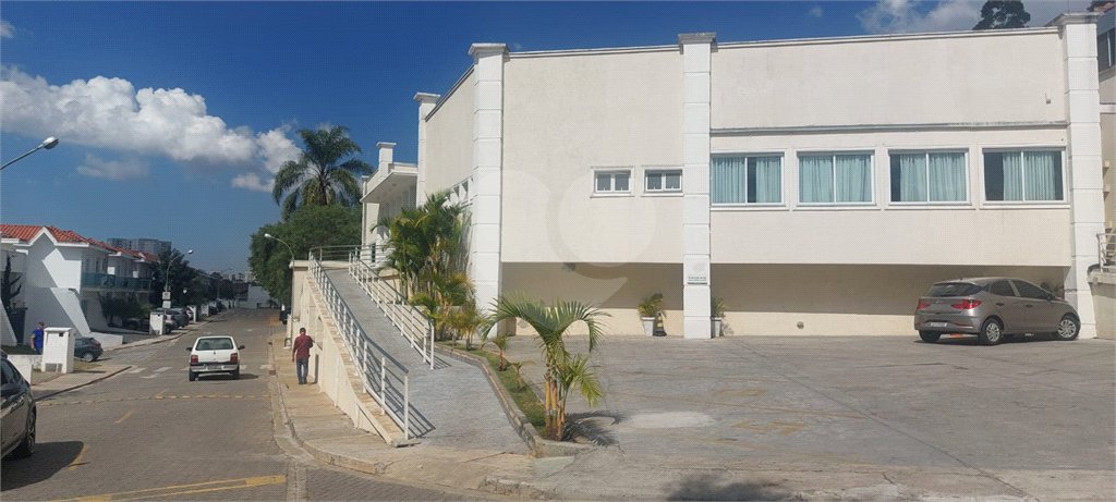 Casa à venda com 3 quartos, sendo 1 suíte,  no condomínio Forest Hills, Guarulhos - SP
