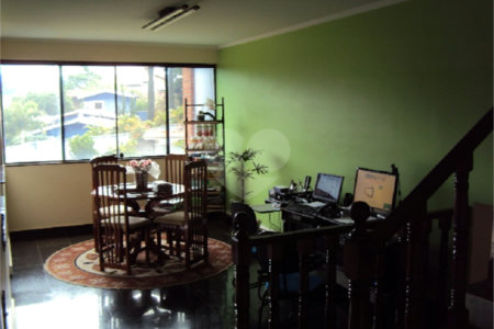 Sobrado à venda com 4 quartos, sendo 2 suítes,  em Recreio Maristela, Atibaia, SP