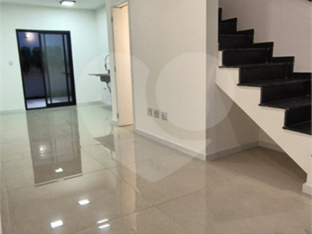 Sobrado à venda com 2 quartos, sendo 1 suíte,  em Vila Paiva, São Paulo, SP
