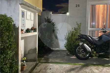 Casa à venda com 3 quartos, sendo 1 suíte,  no condomínio Vida Verde 1, Suzano - SP