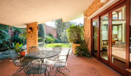 Casa à venda com 4 quartos, sendo 2 suítes, em Jardim Cordeiro, São Paulo, SP