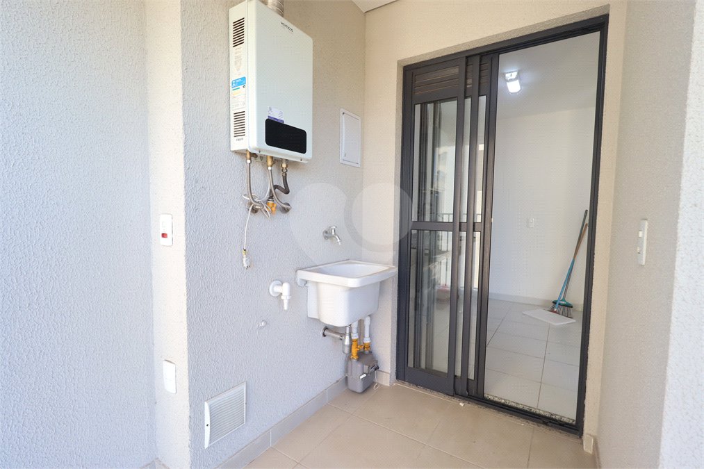 Apartamento à venda com 3 quartos, sendo 1 suíte, em Vila Anastácio, São Paulo, SP