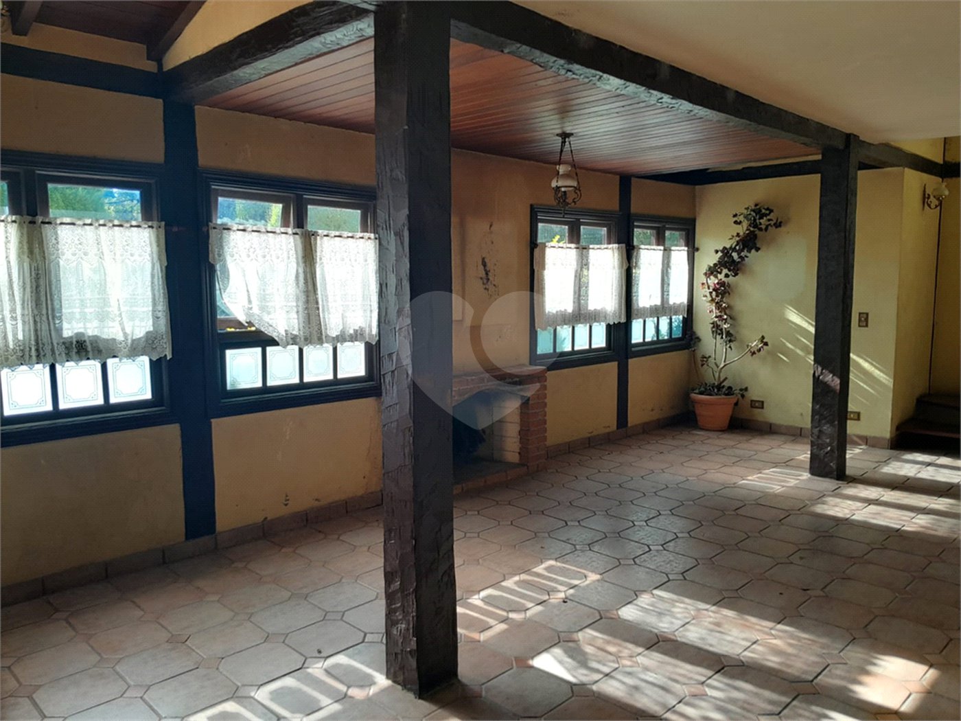 Casa à venda com 3 quartos, sendo 1 suíte, no condomínio Sausalito, Mairiporã - SP