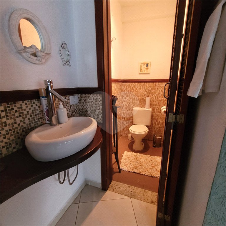 Sobrado à venda com 4 quartos, sendo 2 suítes, no Centro, Mairiporã, SP
