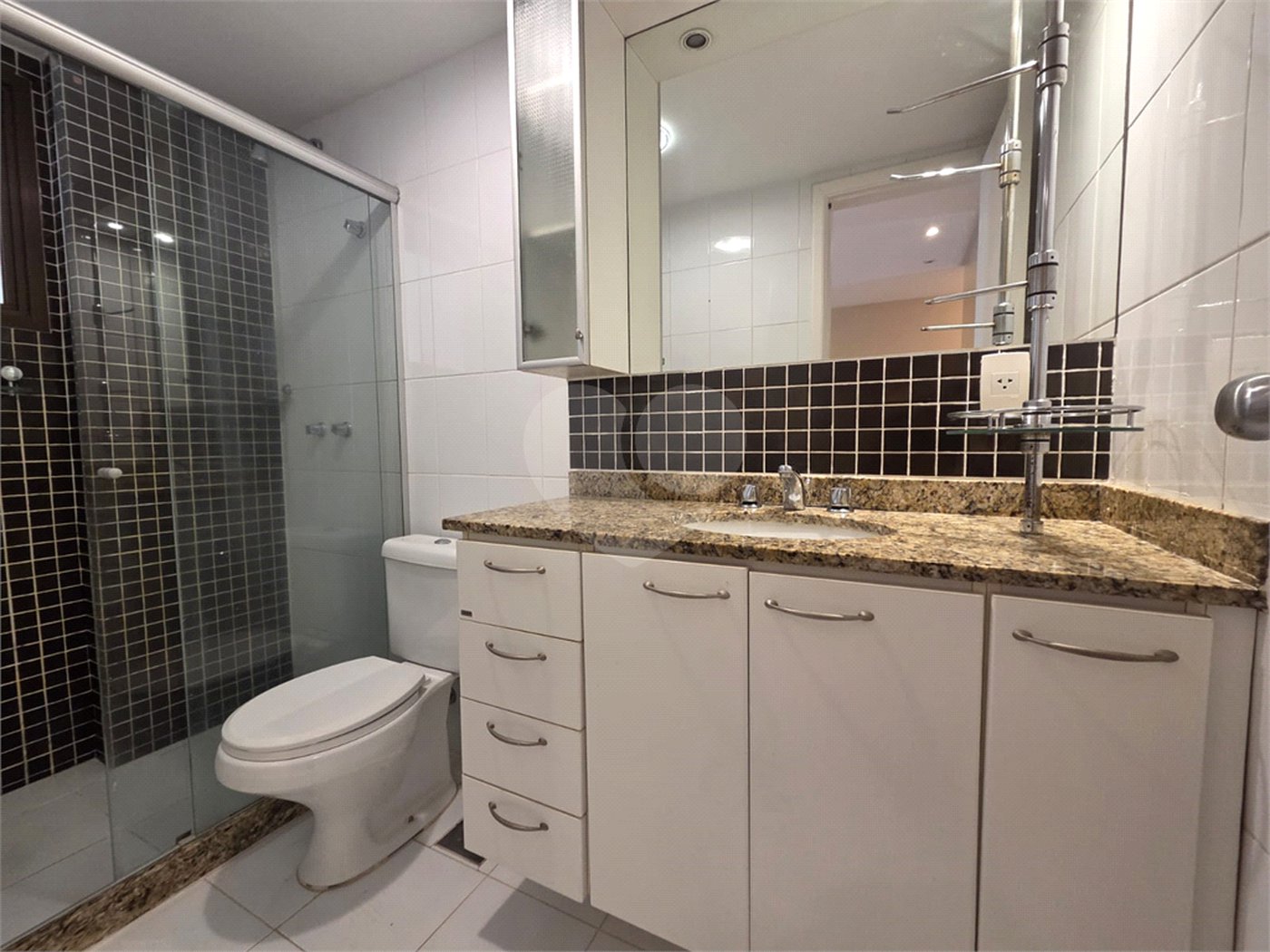 Apartamento à venda com 3 quartos, sendo 1 suíte,  em Tijuca, Rio de Janeiro, RJ