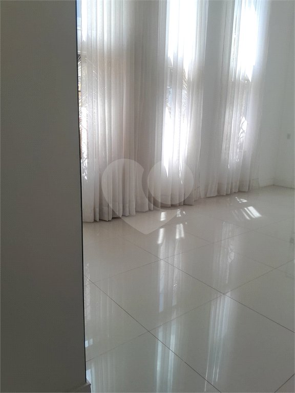 Casa à venda ou para alugar com 4 suítes em Chácaras São Carlos, Cotia, SP