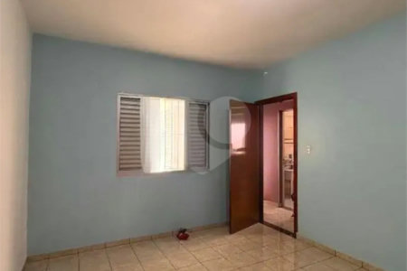 Casa à venda com 3 quartos em Vila dos Remédios, São Paulo, SP