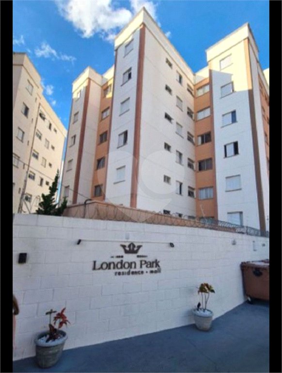 Apartamento no Condomínio London Park .